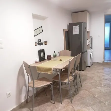 Ujkapu Sunshine Appartamento *